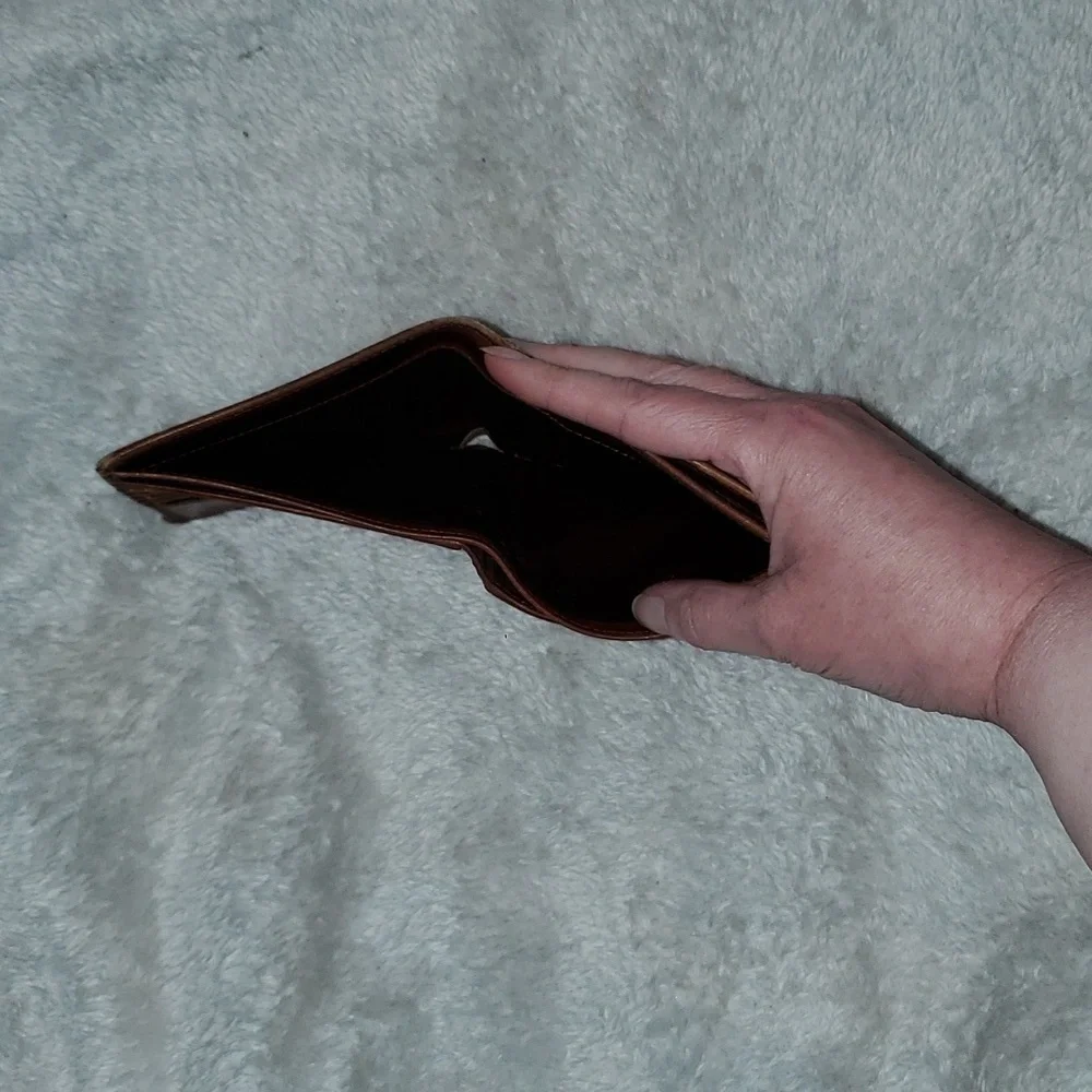 Gucci Compact Wallet with Piston Lock